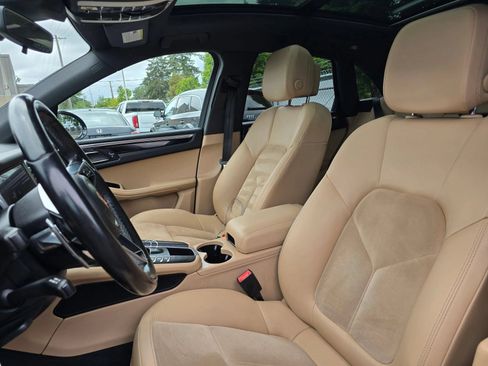 Used 2019 Porsche Macan AWD/4WD image 22