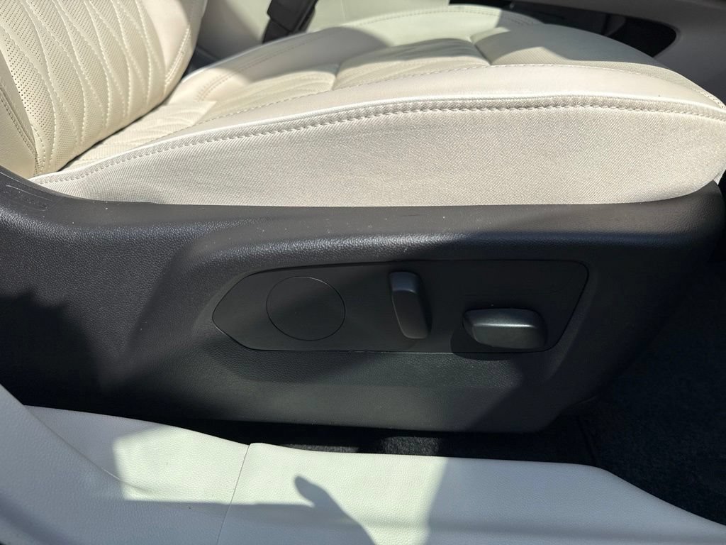 Used 2022 Buick Envision Avenir w/ Technology Package II AWD/4WD image 12
