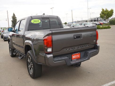 Used 2018 Toyota Tacoma TRD Sport RWD image 10