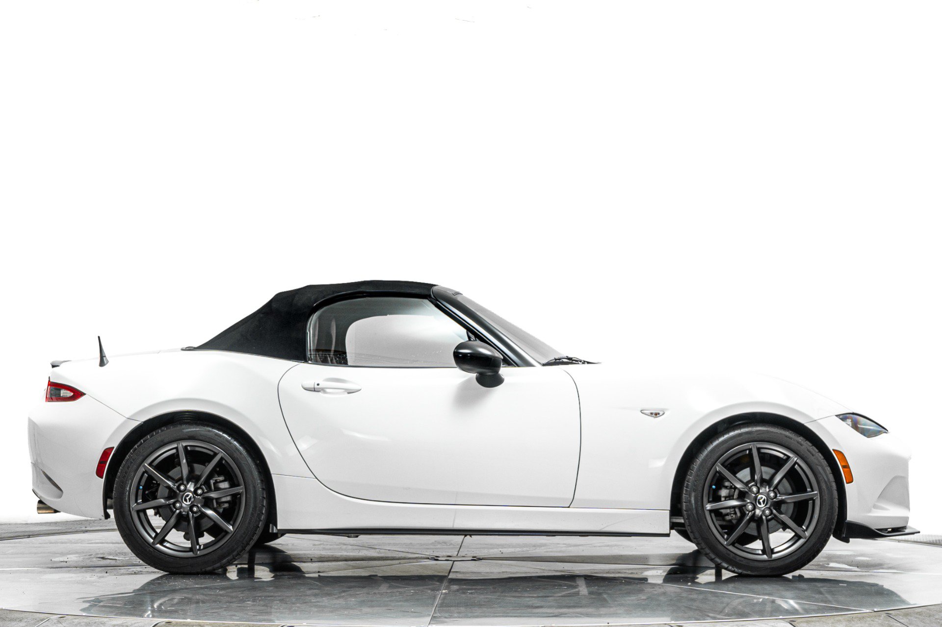 Used 2016 MAZDA MX-5 Miata Club RWD image 17