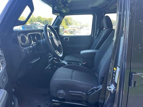 Used 2022 Jeep Wrangler Unlimited Sahara AWD/4WD image 13