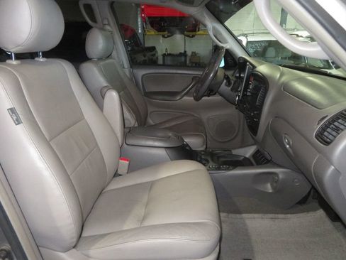 Used 2006 Toyota Sequoia SR5 AWD/4WD image 36