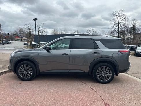 Used 2022 Nissan Pathfinder SL w/ SL Premium Package image 2