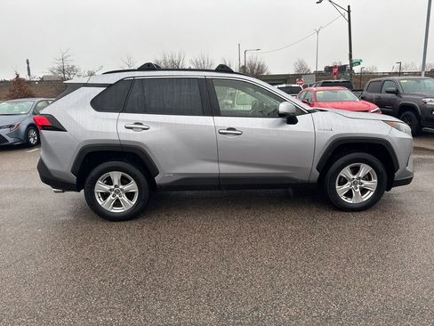 Used 2020 Toyota RAV4 LE image 9