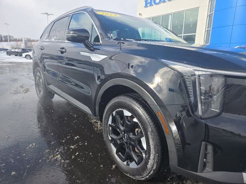 Used 2024 Kia Sorento S image 6