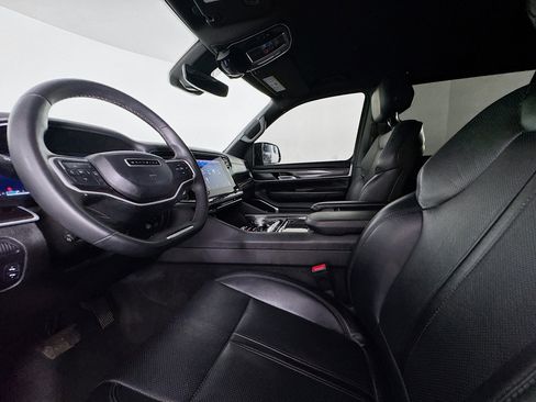 Used 2023 Jeep Wagoneer 4WD w/ HD Trailer Tow Package image 21