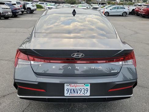 Certified 2025 Hyundai Elantra Limited w/ Cargo Package FWD image 19