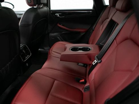 Certified 2025 Porsche Macan image 30