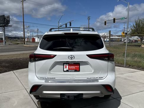 Used 2023 Toyota Highlander Platinum image 4