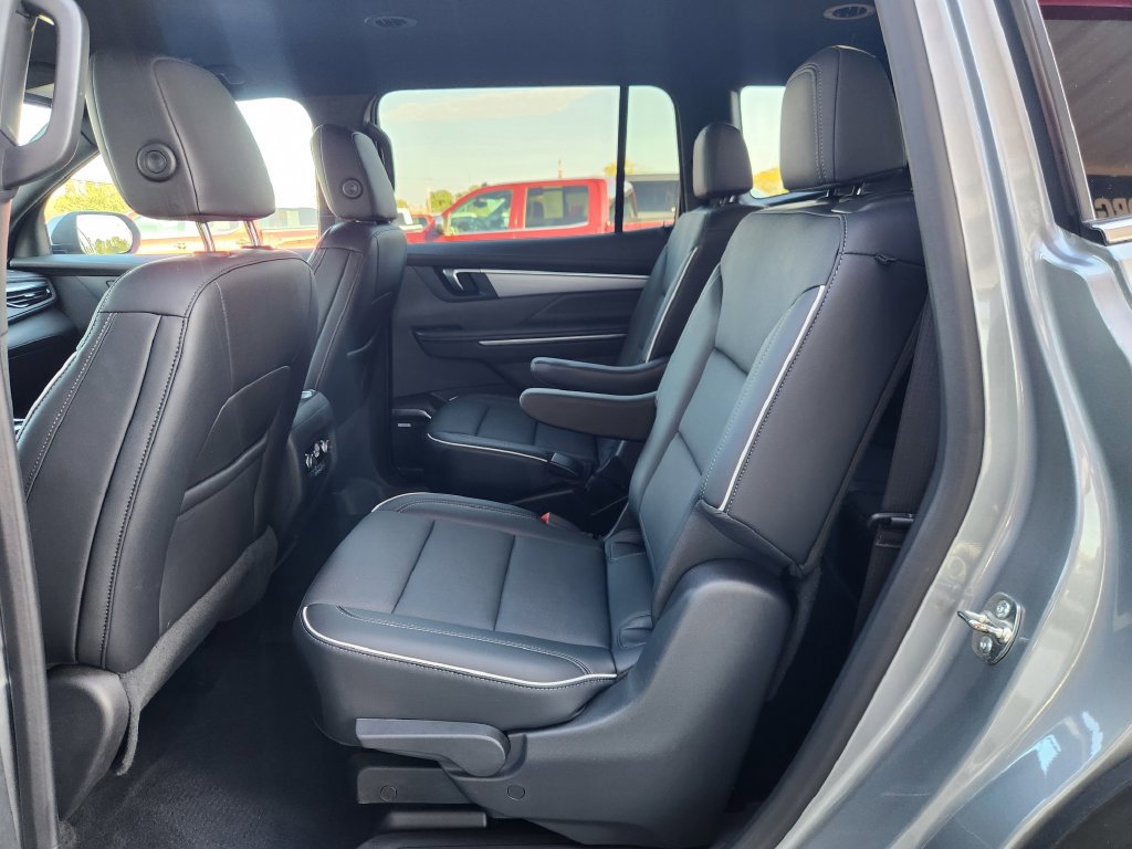 Used 2025 Buick Enclave Preferred AWD/4WD image 19