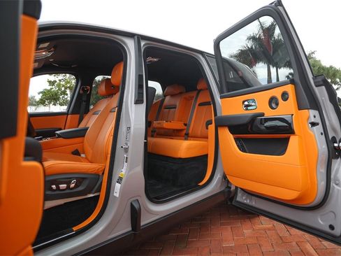 Used 2022 Rolls-Royce Cullinan w/ Dark Exterior Package image 49