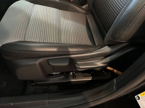 Used 2025 Chevrolet Trax LT w/ LT Convenience Package image 22