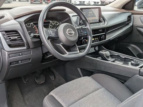Used 2023 Nissan Rogue SV image 10