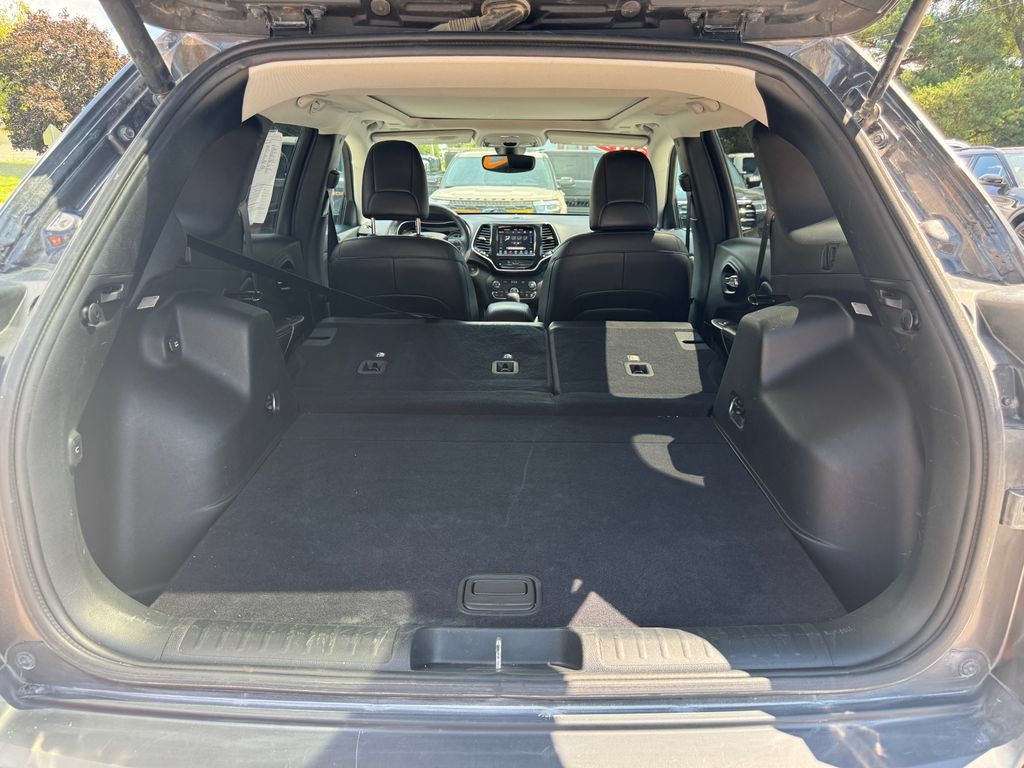 Used 2019 Jeep Cherokee Limited w/ Trailer Tow Group AWD/4WD image 12