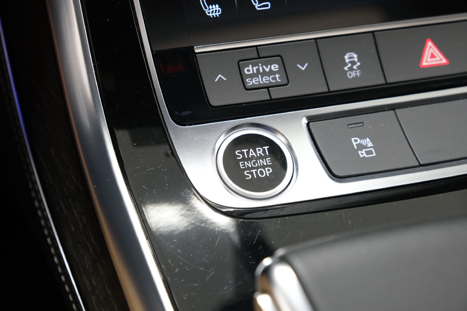 Used 2025 Audi Q8 Premium Plus AWD/4WD image 21