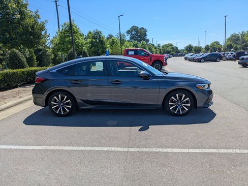 Used 2024 Honda Civic EX-L image 3