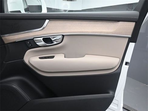 New 2025 Volvo XC90 B6 Plus w/ Protection Package Premier image 30