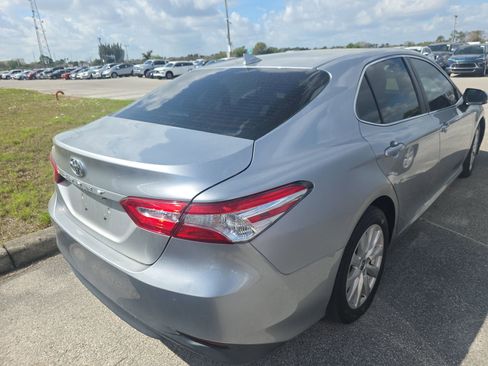 Used 2020 Toyota Camry LE image 4