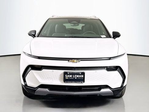 New 2026 Chevrolet Equinox EV LT image 2