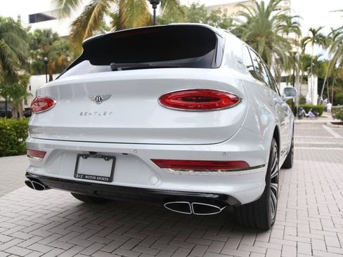 Used 2021 Bentley Bentayga image 13