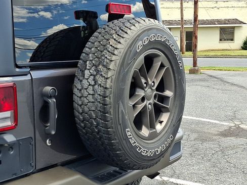 Used 2016 Jeep Wrangler Unlimited Sahara AWD/4WD image 25