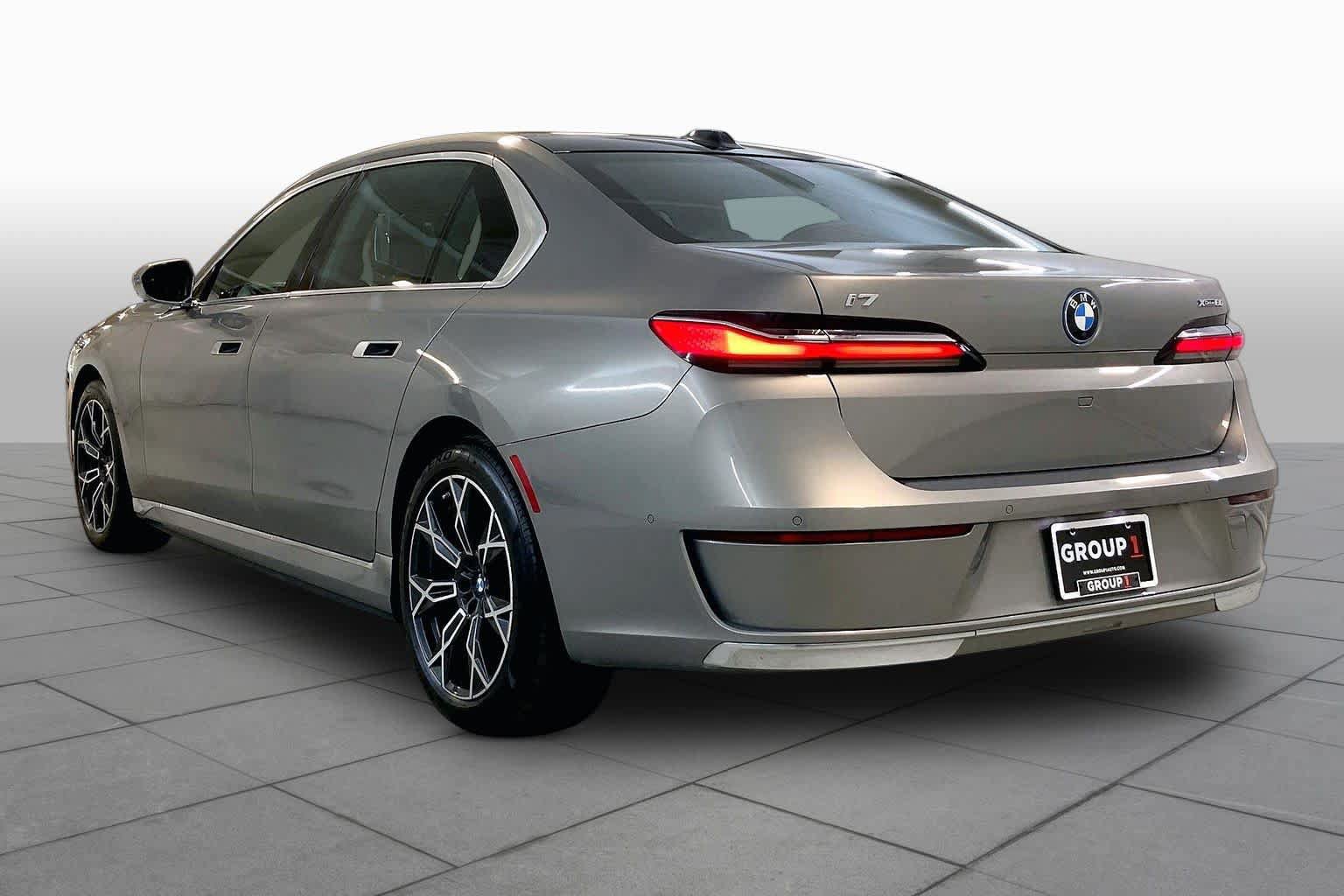 Used 2024 BMW i7 xDrive60 AWD/4WD image 11