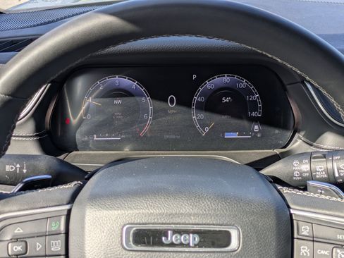 Used 2023 Jeep Grand Cherokee L Laredo image 18