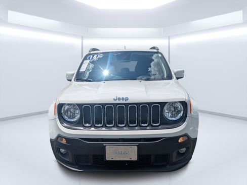Used 2018 Jeep Renegade Latitude FWD image 8