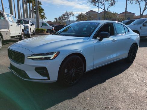 Used 2024 Volvo S60 B5 Plus image 8