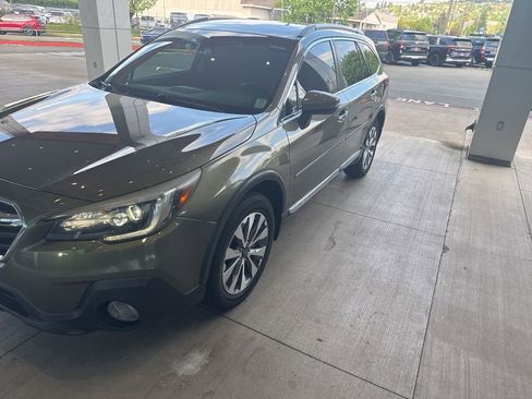 Used 2018 Subaru Outback 3.6R Touring AWD/4WD image 1