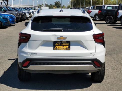 Used 2025 Chevrolet Trax LT w/ Driver Confidence Package FWD image 5