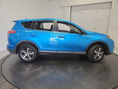 Used 2018 Toyota RAV4 XLE FWD image 11