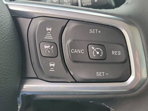 Used 2025 Jeep Wrangler Unlimited Sahara AWD/4WD image 12