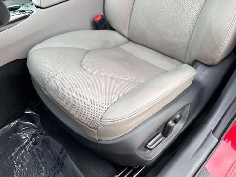 Used 2022 Toyota Camry XSE w/ Navigation Package image 19