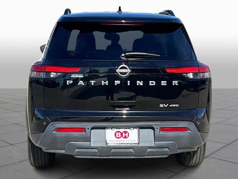 Used 2022 Nissan Pathfinder SV image 4