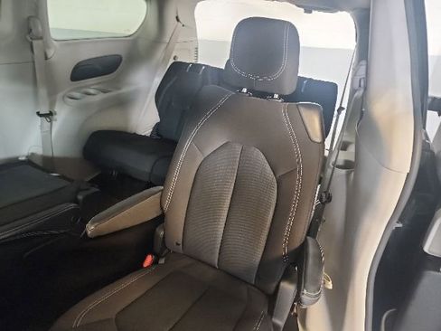Used 2023 Chrysler Voyager LX FWD image 12