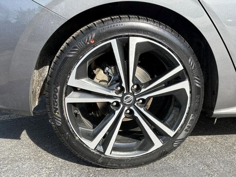 Used 2022 Nissan Sentra SR w/ Lighting Package image 25