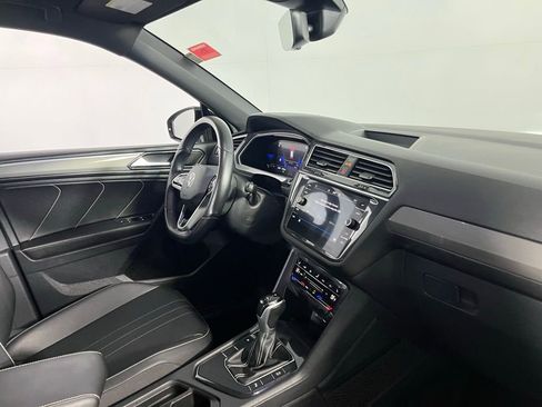 Used 2023 Volkswagen Tiguan SE R-Line image 34