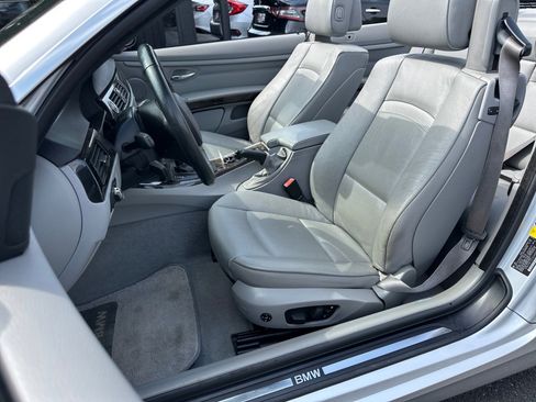 Used 2010 BMW 328i Convertible RWD image 15
