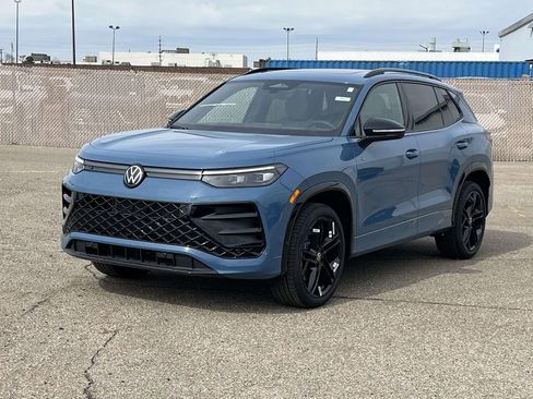 New 2026 Volkswagen Tiguan SE R-Line image 1