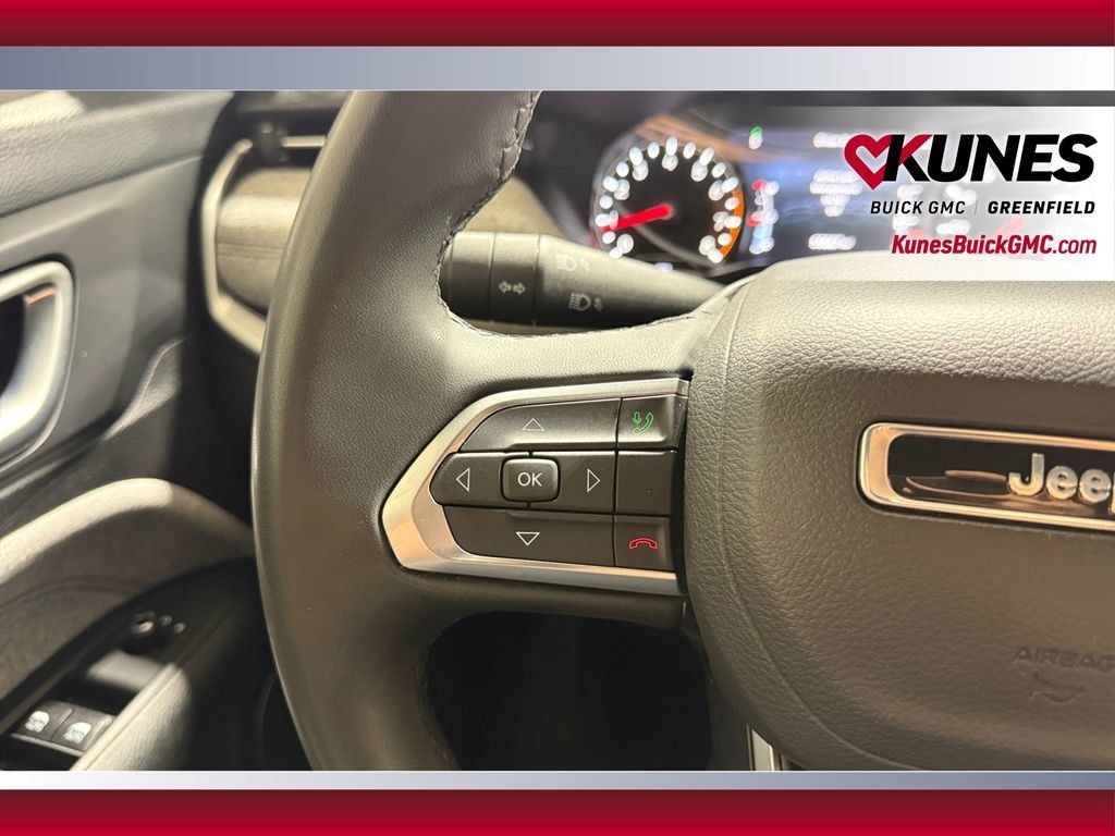 Used 2024 Jeep Compass Latitude AWD/4WD image 17