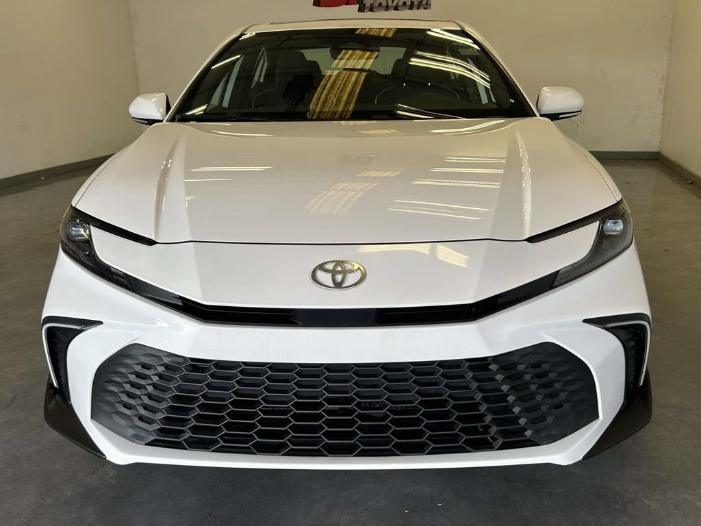 Used 2025 Toyota Camry SE w/ Convenience Package FWD image 8