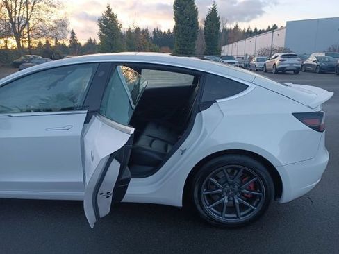 Used 2020 Tesla Model 3 Standard Range Plus RWD image 17