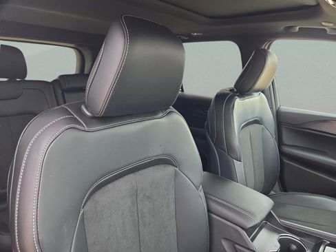 New 2025 Jeep Grand Cherokee Altitude RWD image 32