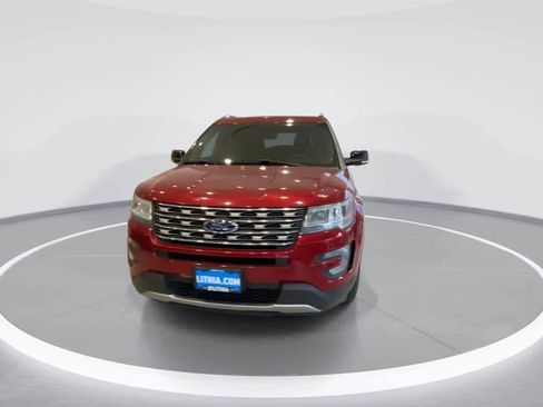 Used 2016 Ford Explorer XLT w/ Equipment Group 202A image 3