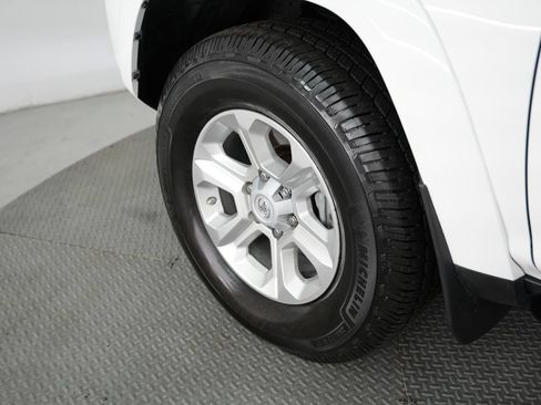 Used 2015 Toyota 4Runner SR5 AWD/4WD image 61