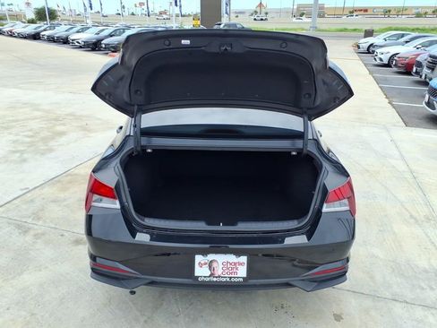 Used 2023 Hyundai Elantra SEL w/ Convenience Package FWD image 10