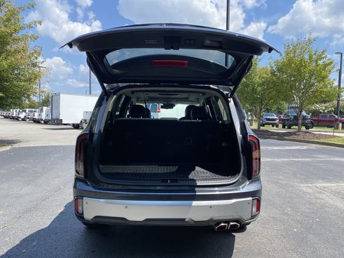 Used 2024 Kia Telluride EX w/ EX Captain's Chair Package FWD image 11