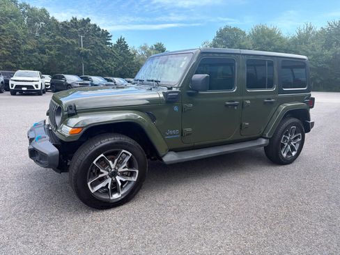 Used 2024 Jeep Wrangler Unlimited w/ Convenience Group AWD/4WD image 4