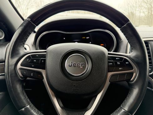 Used 2018 Jeep Grand Cherokee Overland image 14
